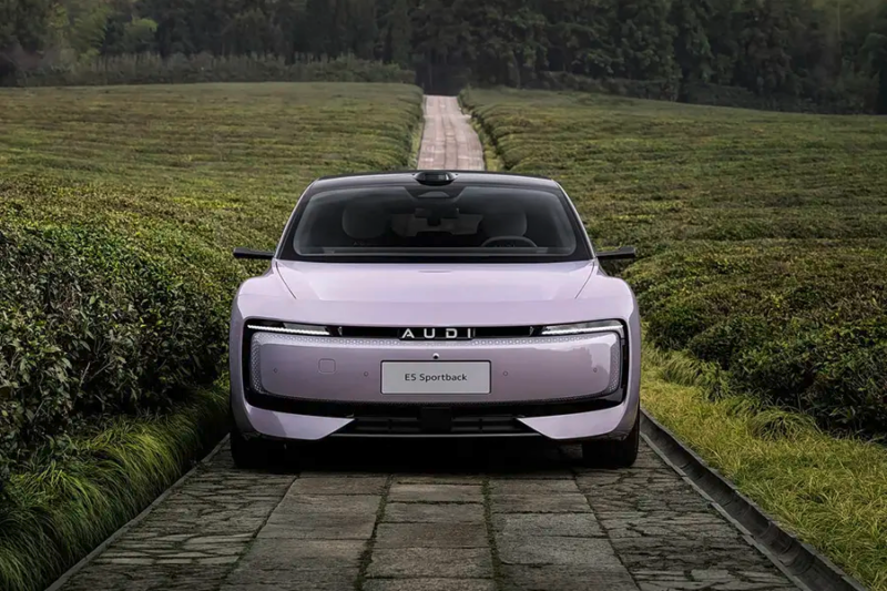 В Китае SAIC-Audi запускает E5 Sportback с запасом хода до 773 км и мощностью до 787 л.с. по цене от 32 500 долларов.