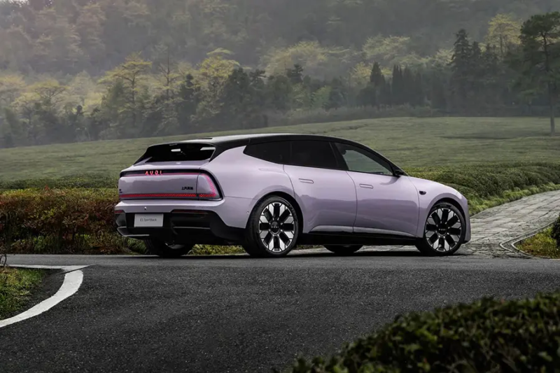 В Китае SAIC-Audi запускает E5 Sportback с запасом хода до 773 км и мощностью до 787 л.с. по цене от 32 500 долларов.