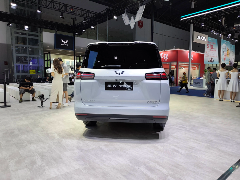 В Китае начаты предварительные заказы на новый минивэн SAIC-GM-Wuling Starlight 730