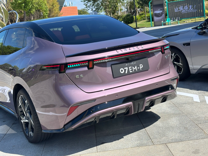 В Китае Lynk & Co от Geely представил обновлённый 07 EM-P с LiDAR по цене от 19 400 долларов.
