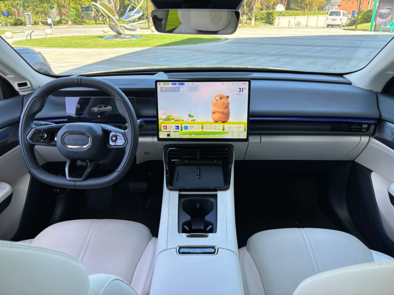 В Китае Lynk & Co от Geely представил обновлённый 07 EM-P с LiDAR по цене от 19 400 долларов.