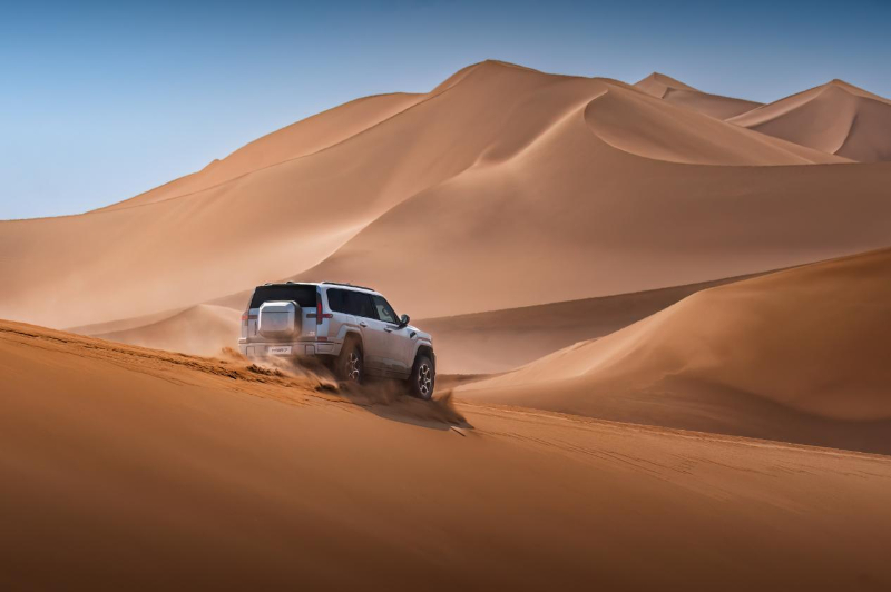В Китае компания Dongfeng расширяет модельный ряд M-Hero, представив гибридный внедорожник M817 Max+ с аккумулятором CATL емкостью 50 кВт·ч.