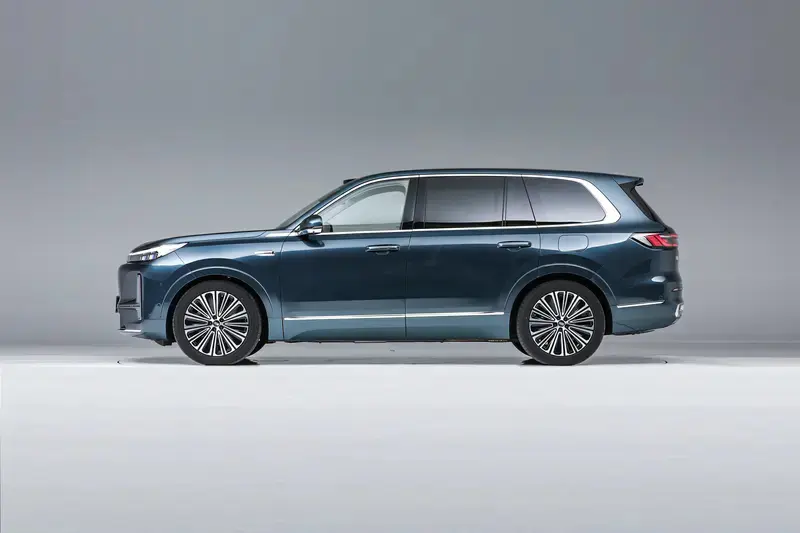 В Китае Geely Galaxy M9: пятиметровый шестиместный флагманский PHEV выйдет на глобальный рынок 17 сентября