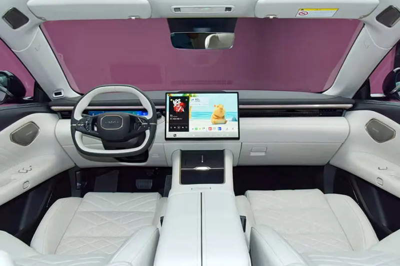 В Китае представлен седан Lynk & Co 10 EM-P мощностью 523 л.с. с ценой от 22 800 долларов.