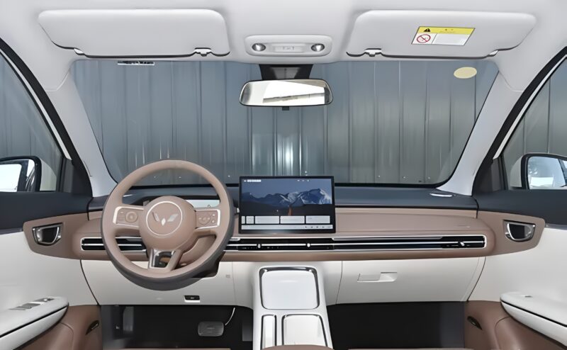 В Китае стартовали продажи Wuling Binguo S с запасом хода в 430 км по цене от 9400 долларов США.