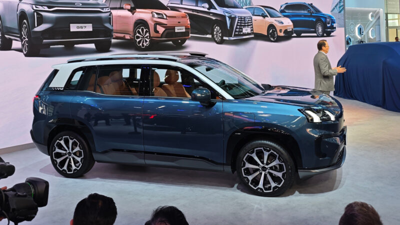 Продажи китайского электрического кроссовера GAC Aion V Electric Sup стартовали в Европе по цене от 210