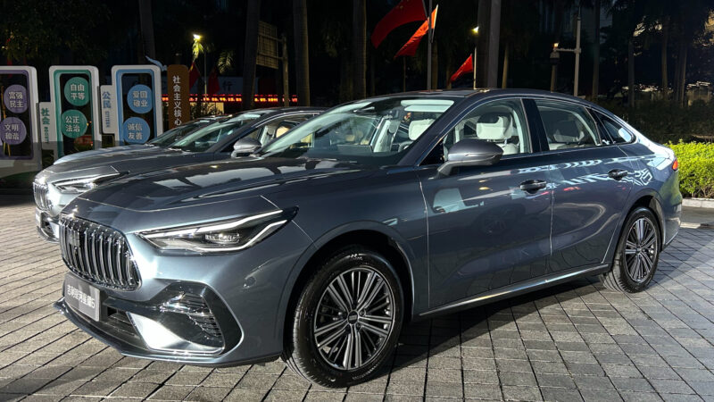 В Китае начались предварительные продажи гибридного седана Geely Galaxy Starshine 6 по цене от 12 025 долларов США, который является конкурентом BYD Seal 06.