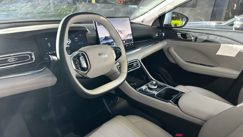 В Китае начались предварительные продажи гибридного седана Geely Galaxy Starshine 6 по цене от 12 025 долларов США, который является конкурентом BYD Seal 06.