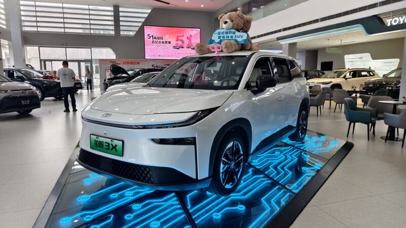 Toyota bZ3X с правым рулем дебютировала в Гонконге и Макао по цене 33 100 долларов США, что почти на 50% выше, чем в материковом Китае.