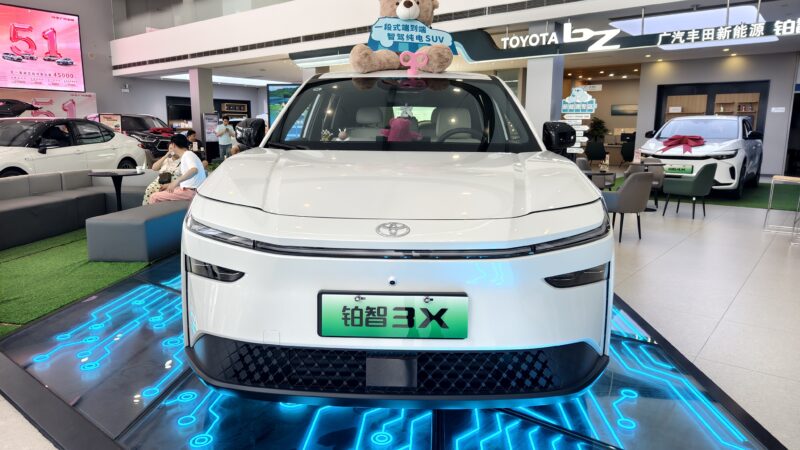 Toyota bZ3X с правым рулем дебютировала в Гонконге и Макао по цене 33 100 долларов США, что почти на 50% выше, чем в материковом Китае.