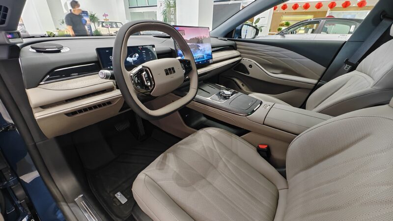 В Китае представлен Geely Galaxy Starshine 8 PHEV: знакомый дизайн E8 в гибридном исполнении с увеличенным запасом хода