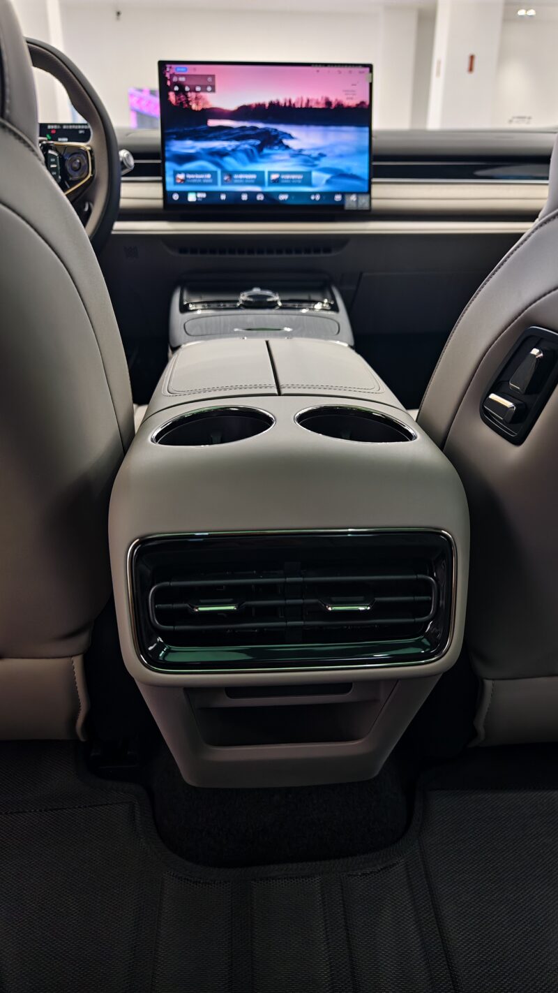 В Китае представлен Geely Galaxy Starshine 8 PHEV: знакомый дизайн E8 в гибридном исполнении с увеличенным запасом хода
