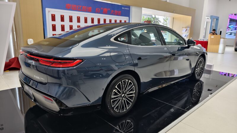 В Китае представлен Geely Galaxy Starshine 8 PHEV: знакомый дизайн E8 в гибридном исполнении с увеличенным запасом хода