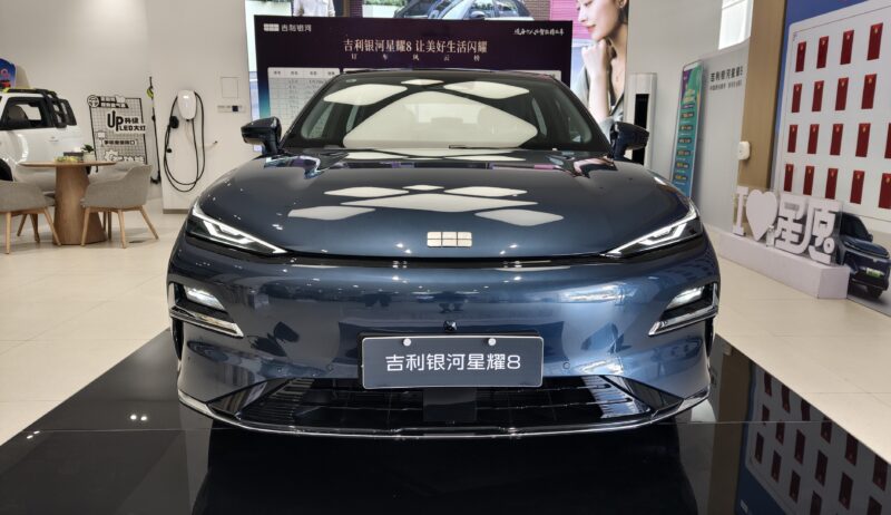 В Китае представлен Geely Galaxy Starshine 8 PHEV: знакомый дизайн E8 в гибридном исполнении с увеличенным запасом хода
