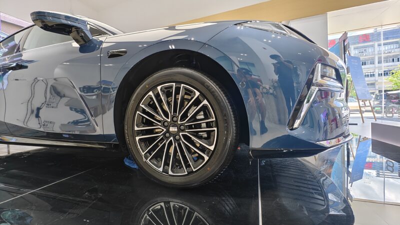 В Китае представлен Geely Galaxy Starshine 8 PHEV: знакомый дизайн E8 в гибридном исполнении с увеличенным запасом хода