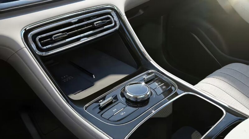 В Китае Geely официально представила новый гибридный седан Galaxy Starshine 6 Em-I