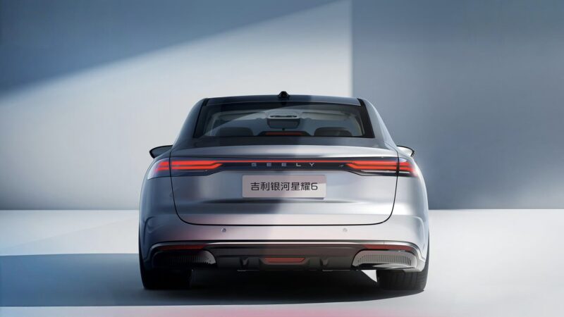 В Китае Geely официально представила новый гибридный седан Galaxy Starshine 6 Em-I