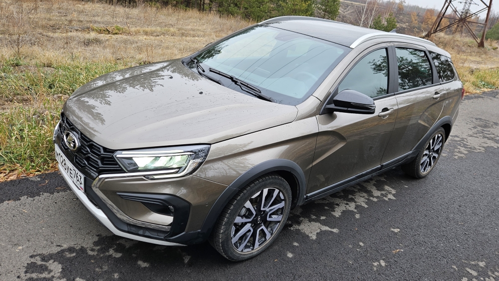 Lada Vesta SW Cross спереди