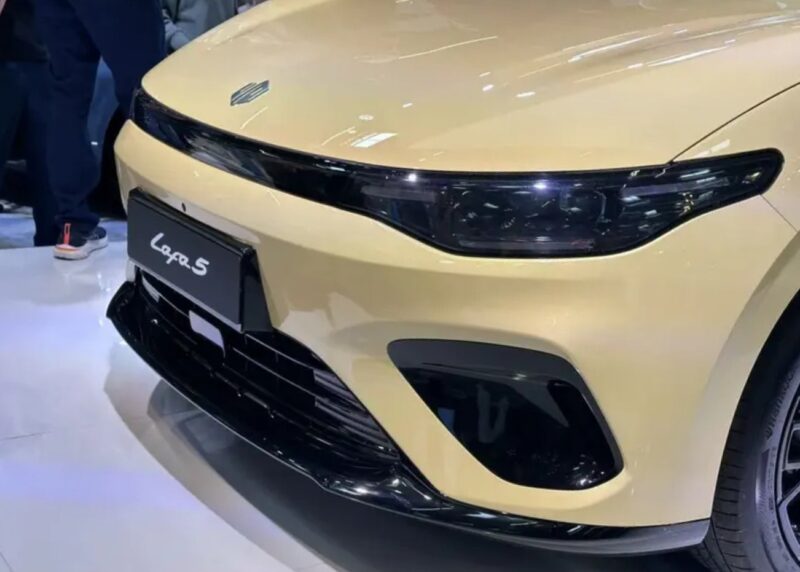 В Китае дебютирует компактный электрокар Leapmotor Lafa 5 на Munich Show 2025 года.