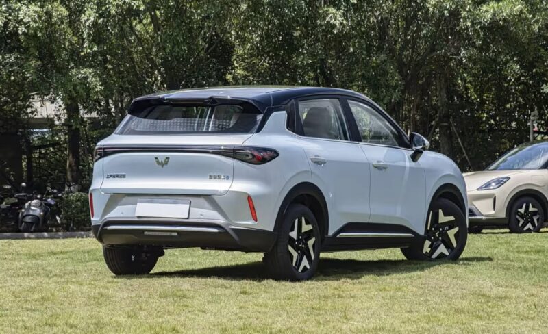 В Китае стартовали продажи Wuling Binguo S с запасом хода в 430 км по цене от 9400 долларов США.