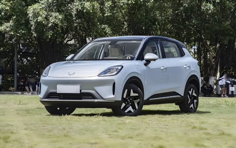 В Китае стартовали продажи Wuling Binguo S с запасом хода в 430 км по цене от 9400 долларов США.