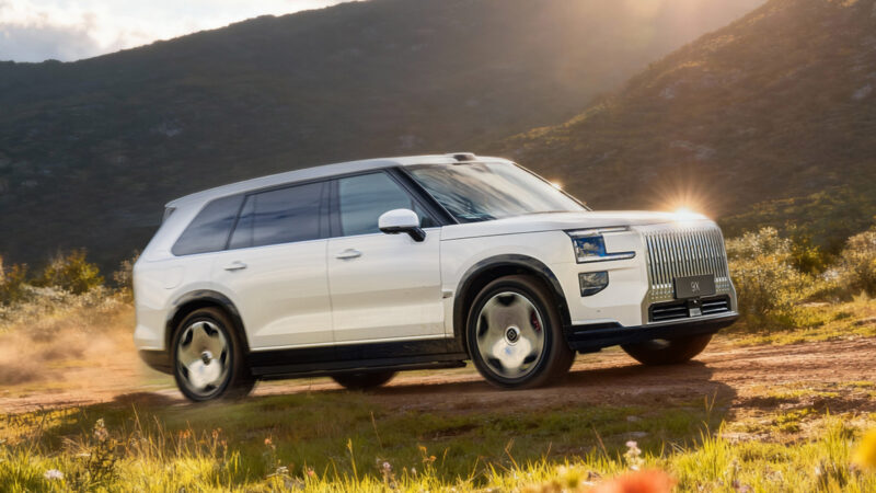 В Китае запущен в продажу полноразмерный внедорожник Zeekr 9X от Geely по цене от 63 910 долларов США.