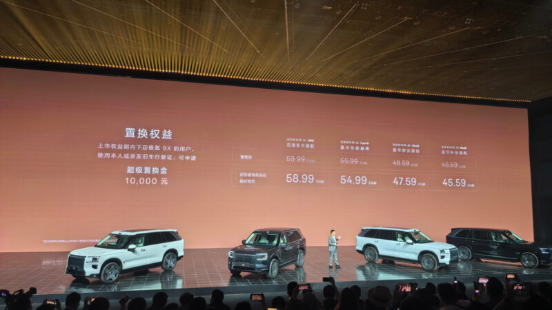 В Китае запущен в продажу полноразмерный внедорожник Zeekr 9X от Geely по цене от 63 910 долларов США.