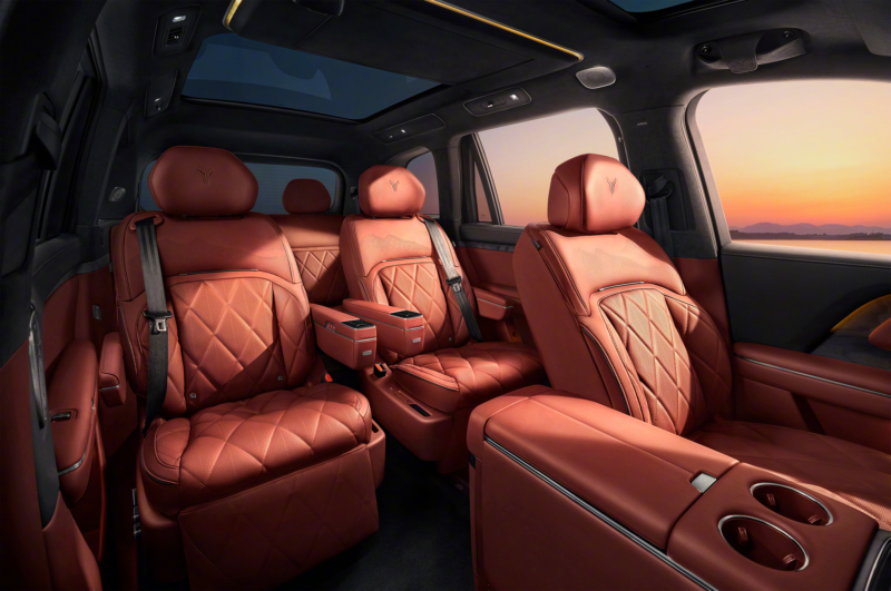 В Китае раскрыт интерьер роскошного внедорожника Voyah Taishan от Dongfeng с батареей на 65 кВт⋅ч.