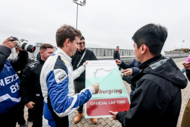 В Китае гиперкар BYD Yangwang U9 Xtreme установил рекорд Нюрбургринга среди серийных электромобилей.