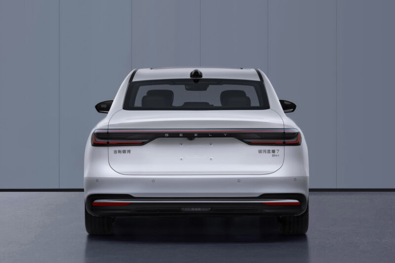 В Китае был представлен гибридный седан Geely Galaxy Starshine 7 PHEV: 4,9 метра, гибридная система NordThor Hybrid 2.0.
