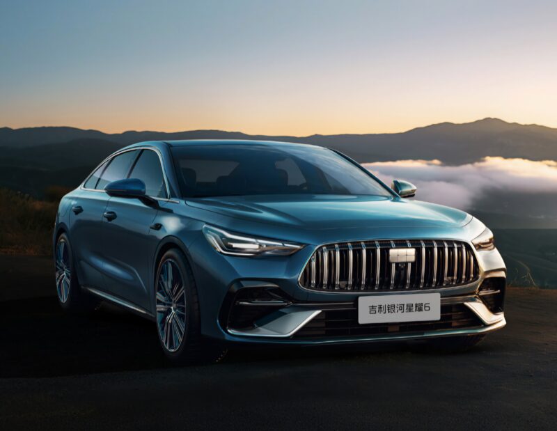В Китае был представлен гибридный седан Geely Galaxy Starshine 7 PHEV: 4,9 метра, гибридная система NordThor Hybrid 2.0.