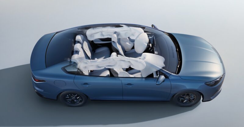 В Китае на рынок вышел BYD Seal 05 DM-i 2026 модельного года с запасом хода в 2000 км по цене от 11 200 долларов США.