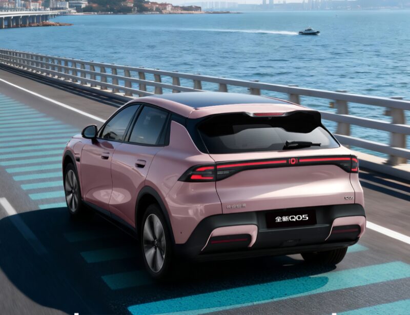 В Китае начались предпродажи Changan Nevo Q05 EV с запасом хода 506 км.