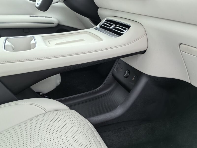 В Китае начались предпродажи Changan Nevo Q05 EV с запасом хода 506 км.