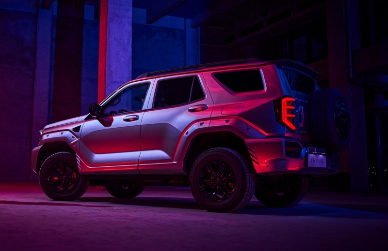 В Китае предпродажа нового Tank 400 PHEV от GWM с обновленной силовой установкой начнется 21 октября.