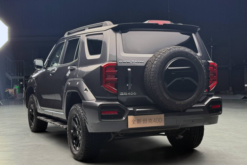 В Китае предпродажа нового Tank 400 PHEV от GWM с обновленной силовой установкой начнется 21 октября.