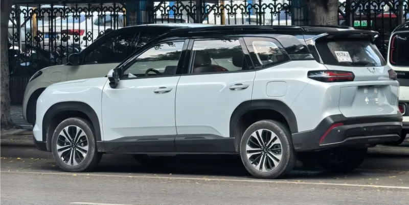 Wuling Starlight 560: Замечен новый SUV с бензиновым, гибридным и чисто электрическим приводом.