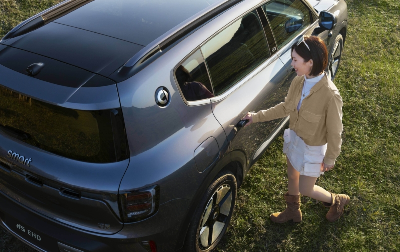 В Китае стартовали продажи Smart #5 EHD с гибридом Geely NordThor и батареей CATL от 26 700 долларов.