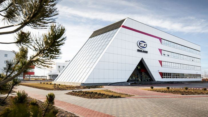 В России будут продавать дешевый седан белорусской сборки. Сколько он может стоить В России будут продавать дешевый седан белорусской сборки. Сколько он может стоить