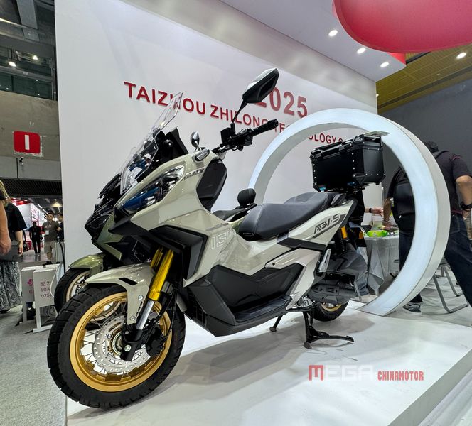 Chinese Scooters at the 138th Canton Fair Chinese Scooter at the 138th canton fair gusite mega chinamotor 04