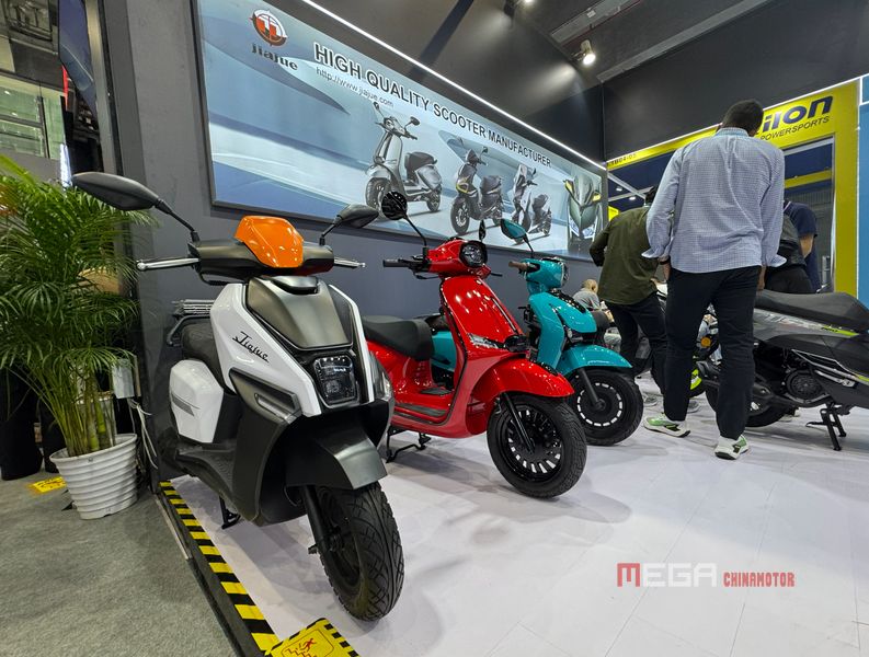 Chinese Scooters at the 138th Canton Fair Chinese Scooter at the 138th canton fair jiajue mega chinamotor 02