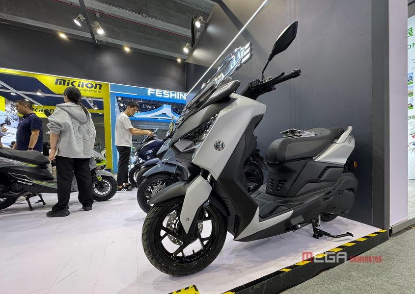 Chinese Scooters at the 138th Canton Fair Chinese Scooter at the 138th canton fair jiajue mega chinamotor 03