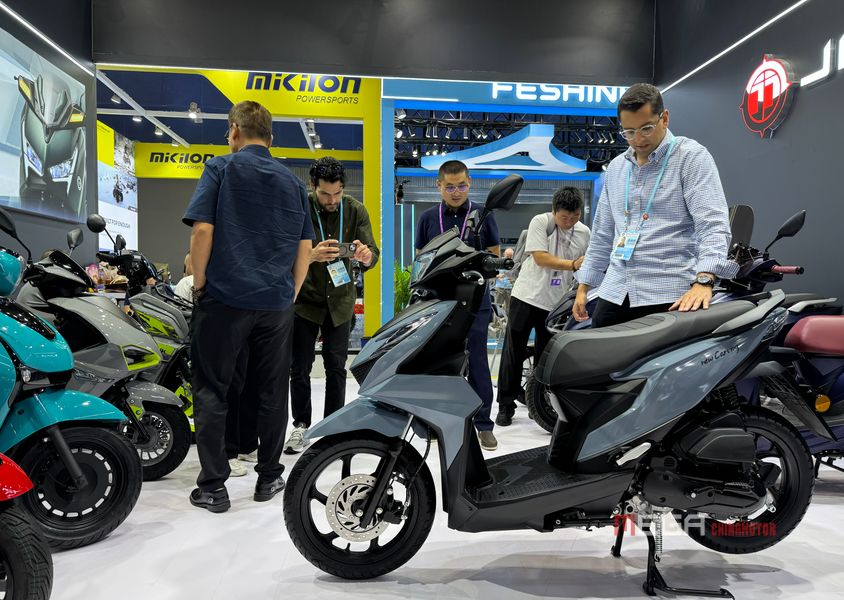 Chinese Scooters at the 138th Canton Fair Chinese Scooter at the 138th canton fair jiajue mega chinamotor 04