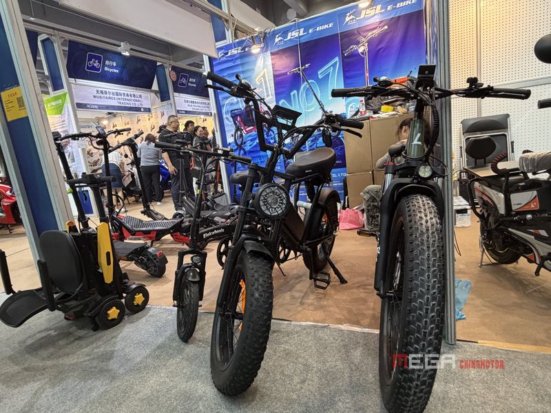 Electric Scooters & E-Bikes & E-Kick Scooters at the 138th Canton Fair Electric Scooters E Bikes E Kick Scooters at the 138th Canton Fair jsl megachinamotor 02