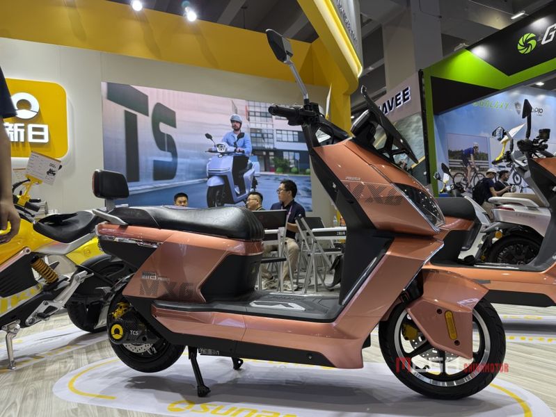 Electric Scooters & E-Bikes & E-Kick Scooters at the 138th Canton Fair Electric Scooters E Bikes E Kick Scooters at the 138th Canton Fair sunra megachinamotor 04