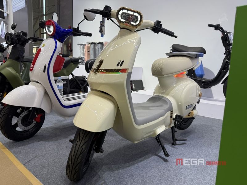 Electric Scooters & E-Bikes & E-Kick Scooters at the 138th Canton Fair Electric Scooters E Bikes E Kick Scooters at the 138th Canton Fair syev megachinamotor 02