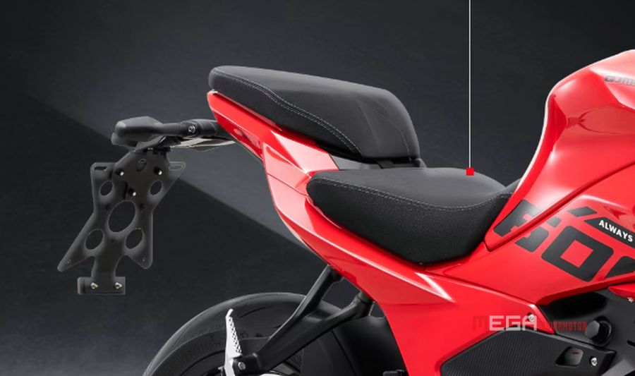 QJMOTOR 550ES Launched: The First Electronic Throttle Twin-Cylinder Sport Racing in China QJMOTOR 550ES Launched: The First Electronic Throttle Twin-Cylinder Sport Racing in China QJMOTOR 550ES Launched China Motorcycle news MEGA CHINAMOTOR 03