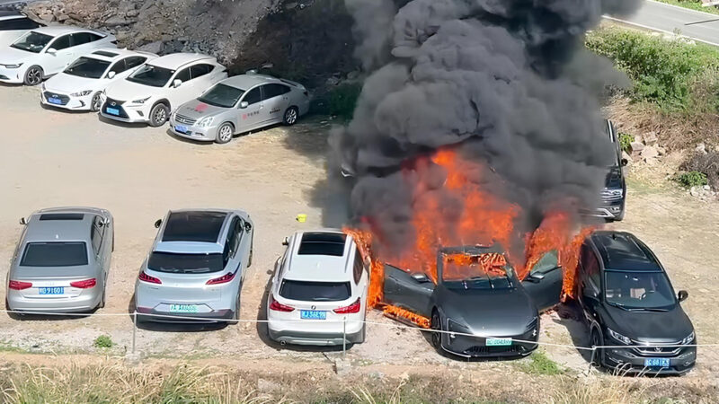 В Китае электрический седан Avatr 06 от Changan загорелся при пробеге в 1000 км.
