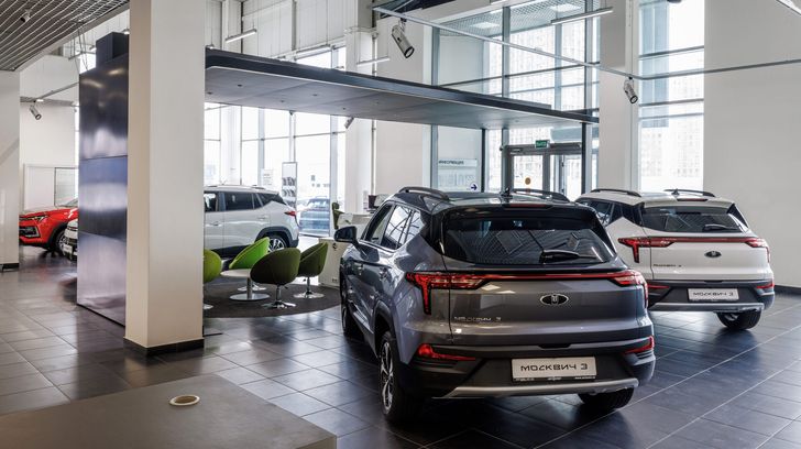 В России сразу 10 брендов подняли цены на автомобили: вот какие модели подорожали сильнее всего