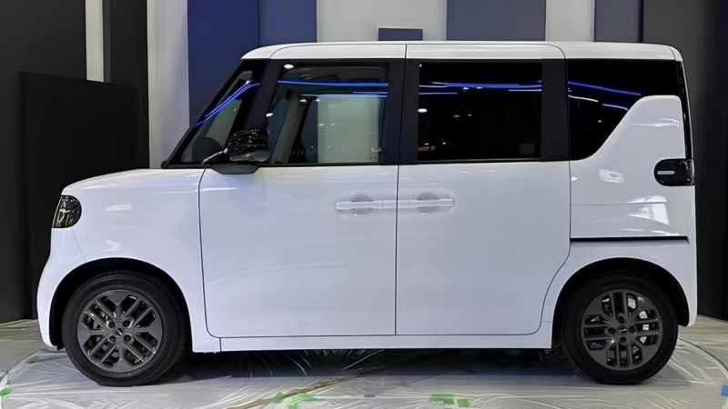 В Китае замечен незамаскированный кей-кар BYD перед дебютом в Японии.